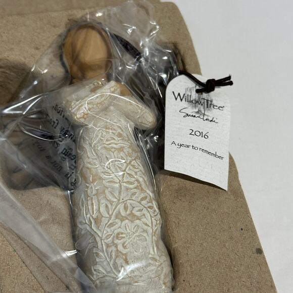 NEW Willow Tree Ornament 2016 "Happy Day Happy Year" + Tag & Original Box #27561 - Picture 4 of 5